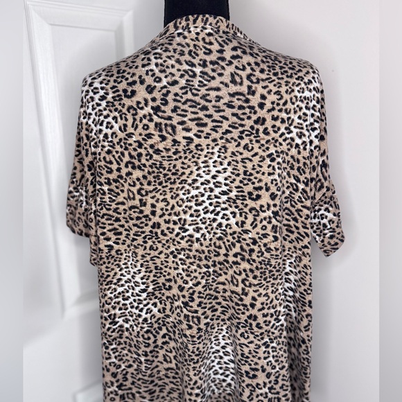 Leopard Print Button-Up Top - Picture 2 of 2